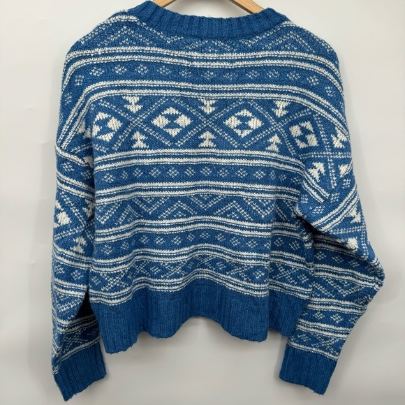 American Eagle Blue Christmas Fair Isle Knit Sweater Size Medium - Picture 2 of 8